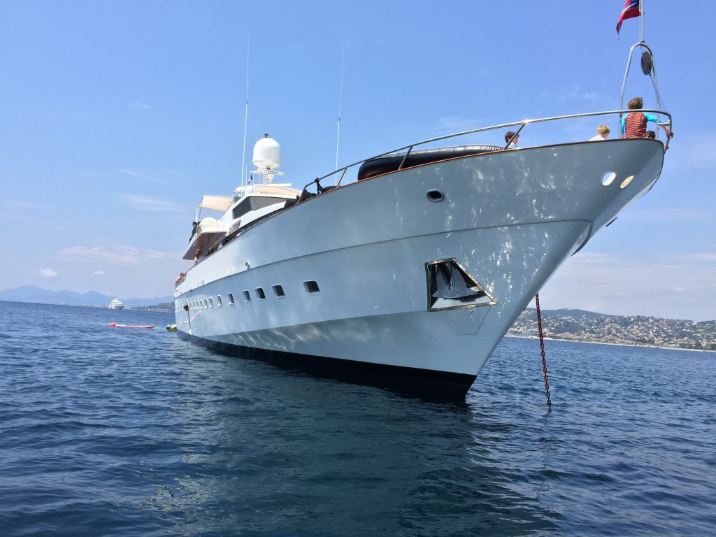 luxury yacht charter uk