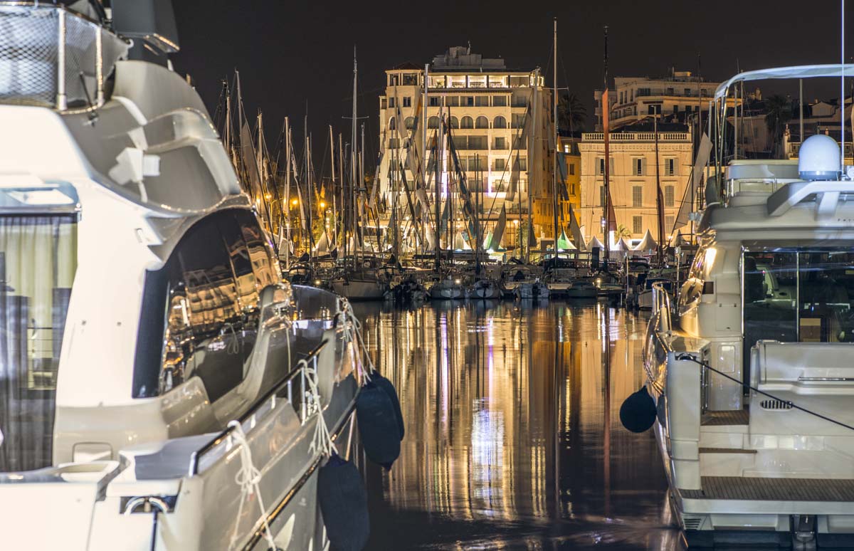 Yachts in the cannes bay at night